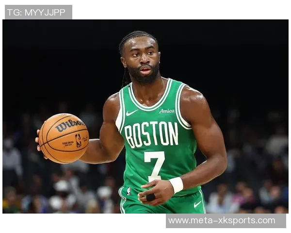 杰伦布朗坚定信念不懈努力助力队友提升表现