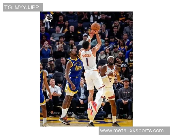 布克上半场表现平平难以支撑球队14投6中仅得17分三分球全失 布克上半场表现平平难以支撑球队14投6中仅得17分三分球全失