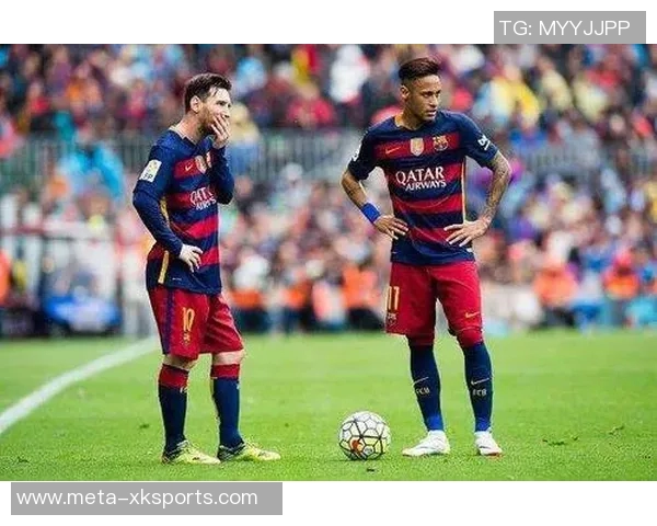 内马尔与父亲重温巴萨辉煌岁月感慨万千情深意重